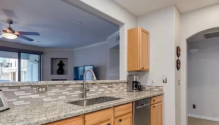 955 E Knox Rd — Photo 3