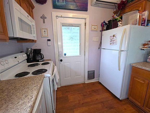 4th image of 1203 Avenue L