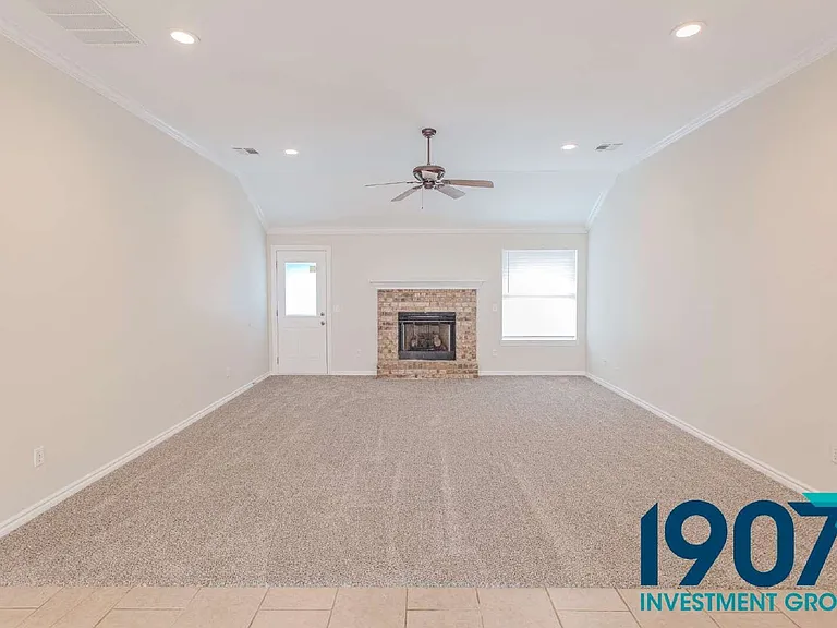 1540 N Santa Fe Ave — Photo 5