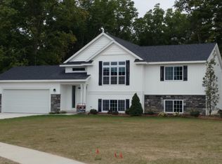 2811 Plover Dr NW, Kentwood, MI 49508