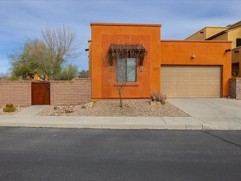 8721 E Perry Park Cir — Photo 3