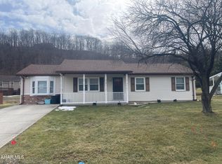1211 Creekside Dr, Altoona, PA 16601