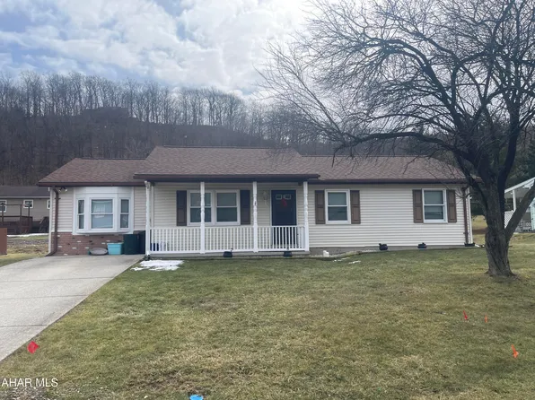 1211 Creekside Dr, Altoona, PA 16601