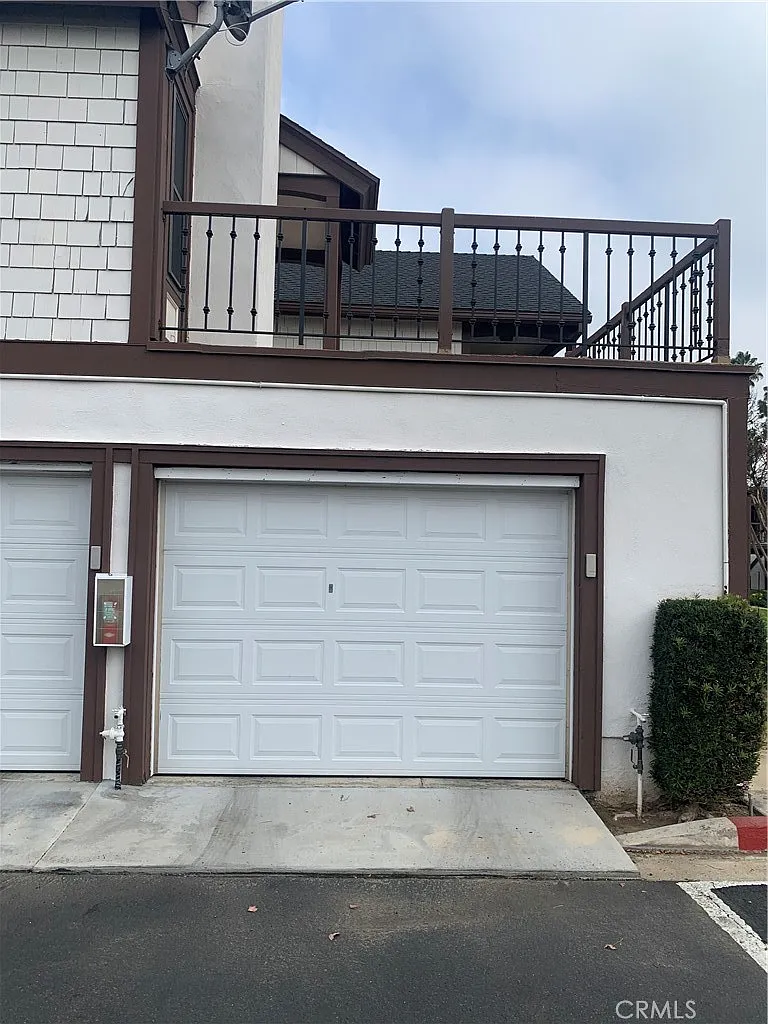 1512 Canterbury Ct — Photo 3