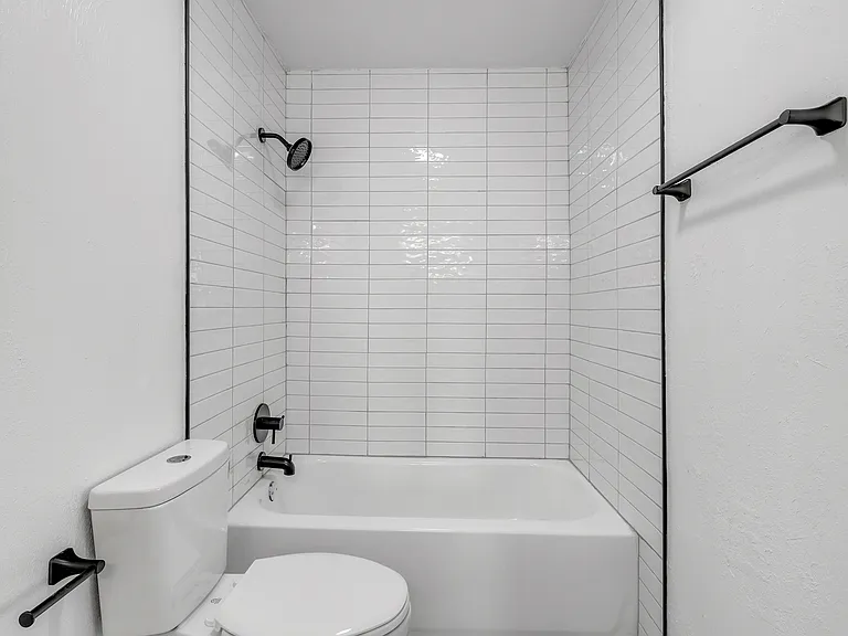 636 E Lea Ter — Photo 16