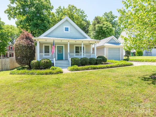 3931 Sky Dr, Charlotte, NC 28226