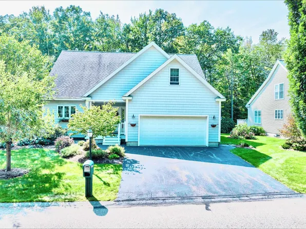 6 Vineyard Drive, Stratham, NH 03885