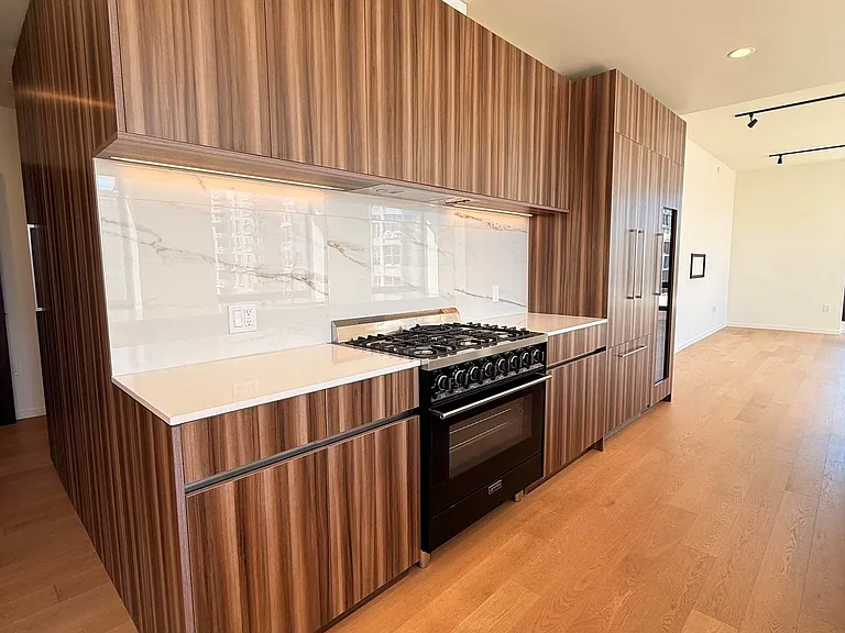 1523 Franklin St #601 — Photo 5
