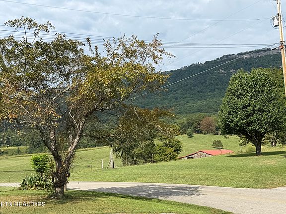 5th image of 744 Cross Valley Rd