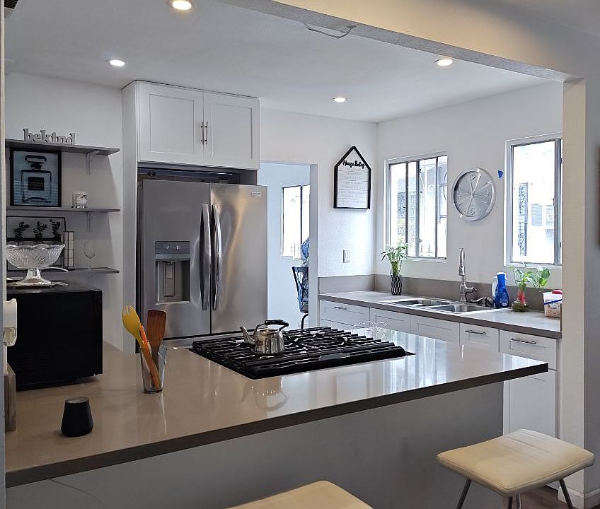 1st image of 701 W 62nd St #1