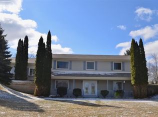 2300 E Rattalee Lake Rd, Holly, MI 48442