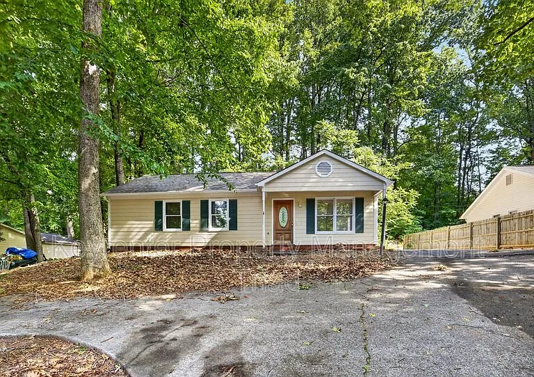 151 Laura Ave — Photo 32