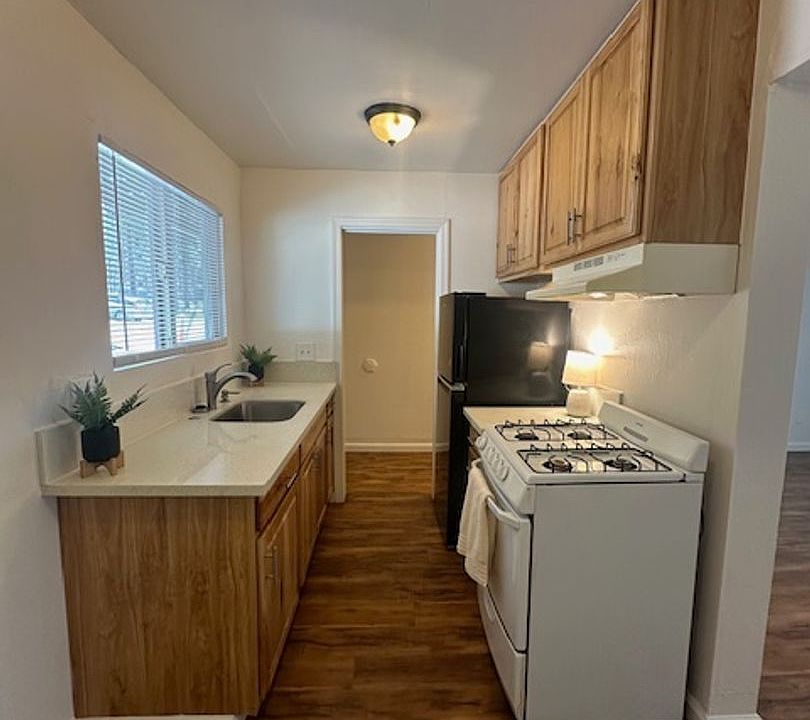 1st image of 1070-1074 Echo Rd #1