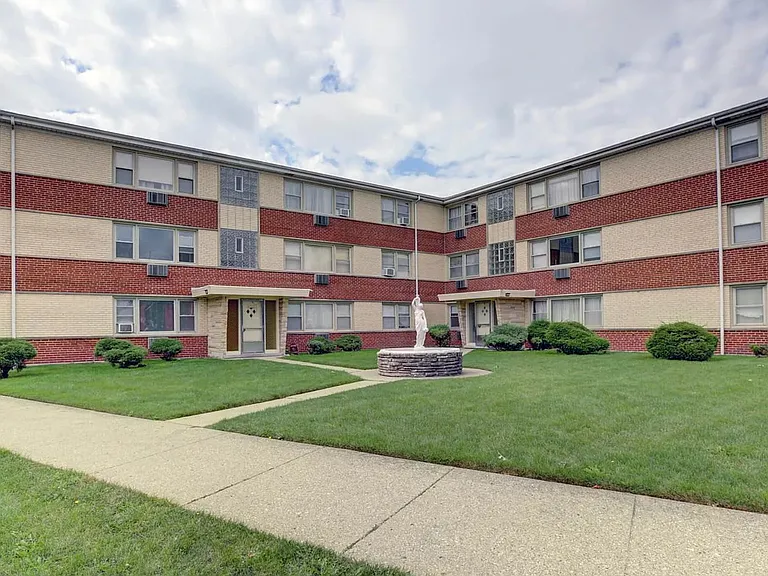 6441 W Higgins Ave #3W — Photo 1
