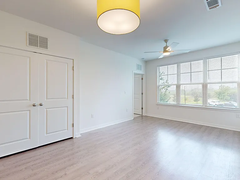 Essex Luxe Apartments — Photo 69