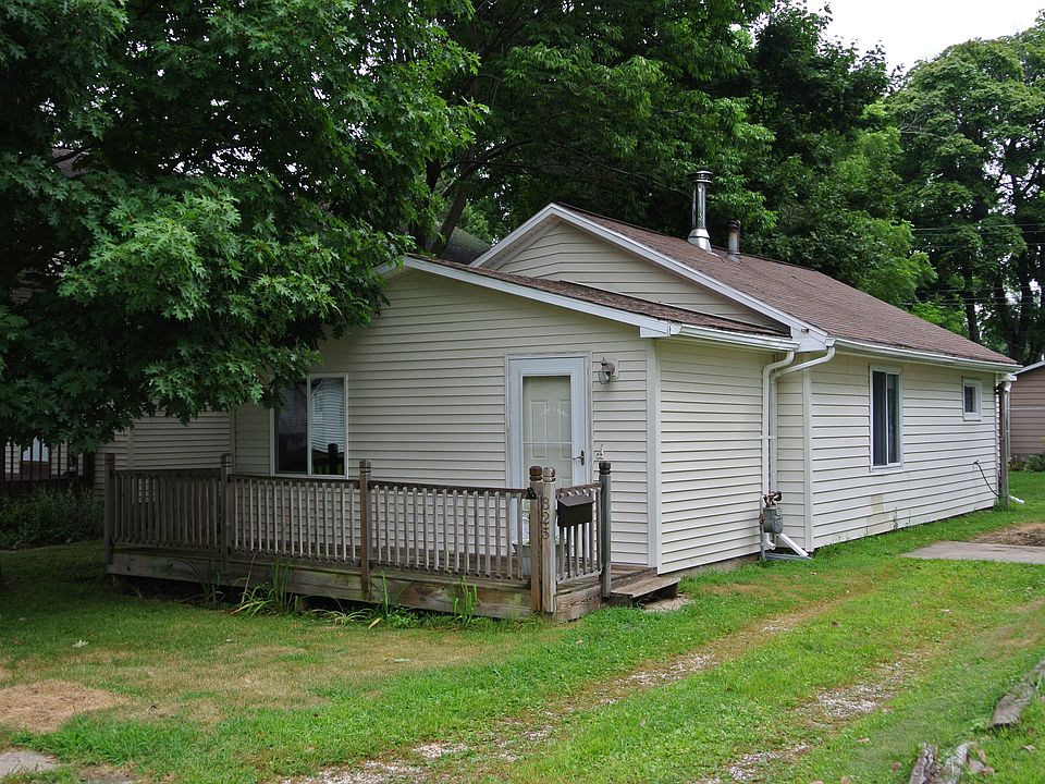 1st image of 325 Blackstone Dr