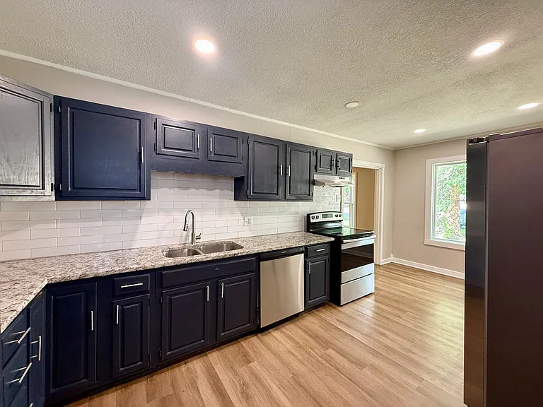 633 N Atherton St — Photo 13