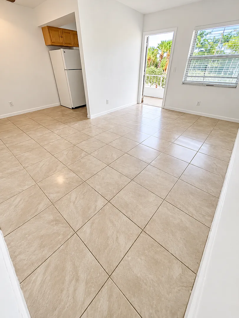 3611 N Dixie Hwy — Photo 3