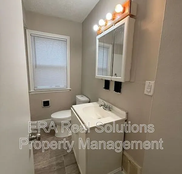 68 N Waverly St — Photo 6