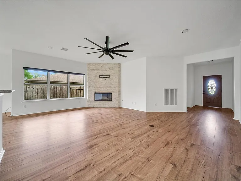 15575 Kitty Hawk Dr — Photo 5
