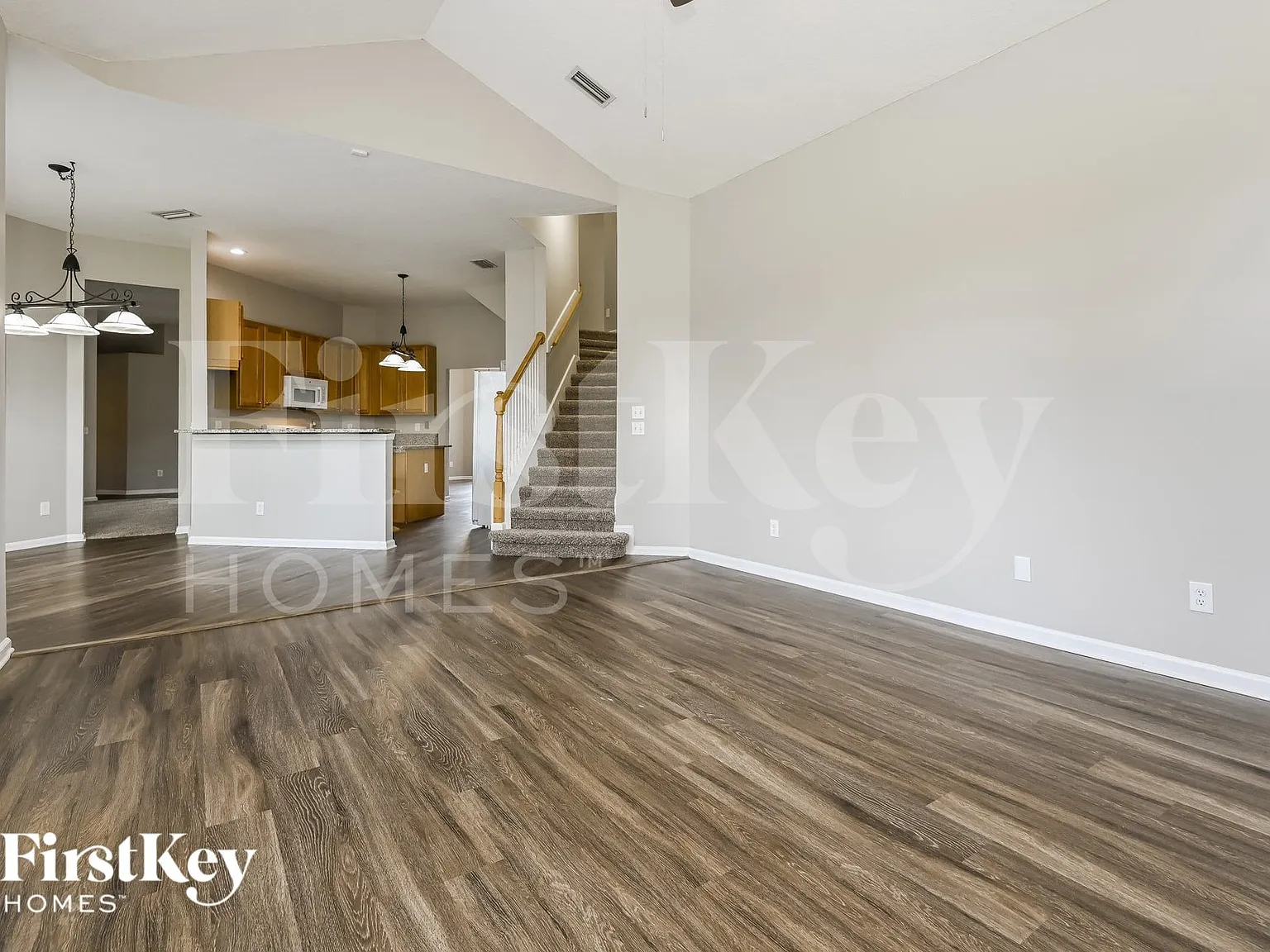 5 bed, 4.0 bath, 2724 sqft, $3,380 — Photo 3