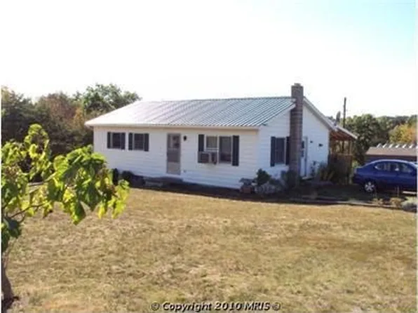 11 Azalea Ct, Berkeley Springs, WV 25411