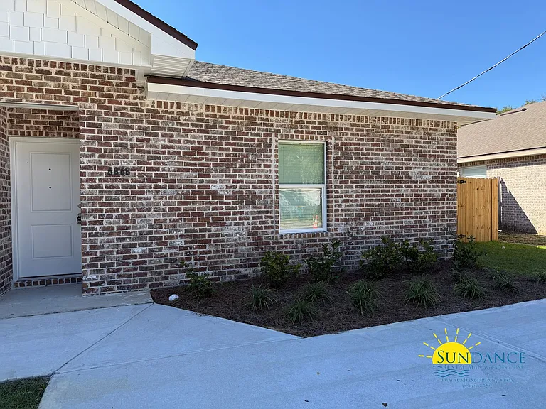 688 Reeves Dr #B — Photo 1