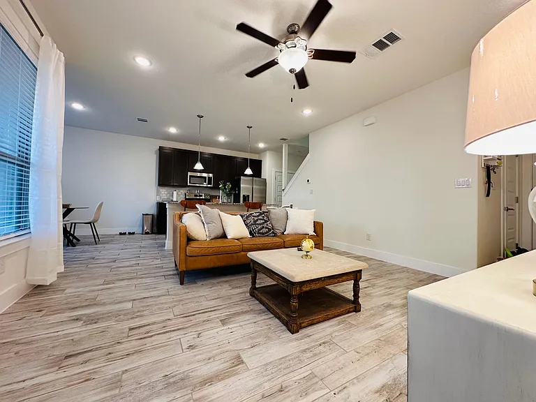 623 Parkline Dr — Photo 4