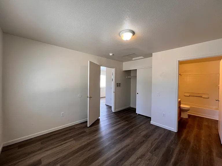 Cedar Apartments — Photo 11