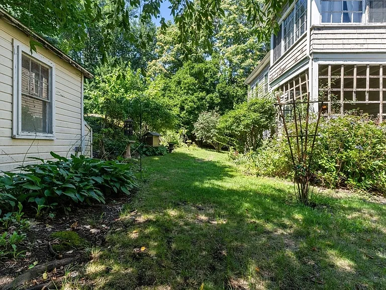 7 Burr St #1 — Photo 32