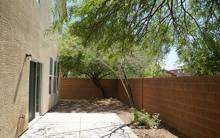 7127 Cabarita Ave — Photo 2