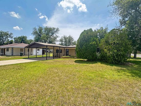 3rd image of 1307 N Country Club Cir