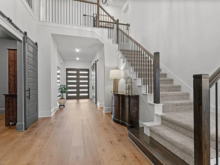 902 Falcon Hollow Ln — Photo 9