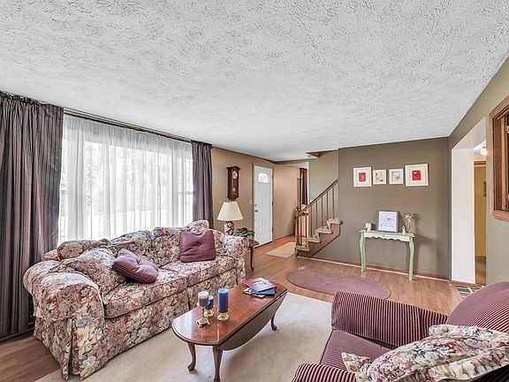 3rd image of 128 Lincoln Park