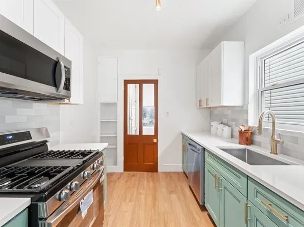 114 Oak Street image 9 of 41