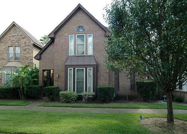 6643 Queensclub Drive Front