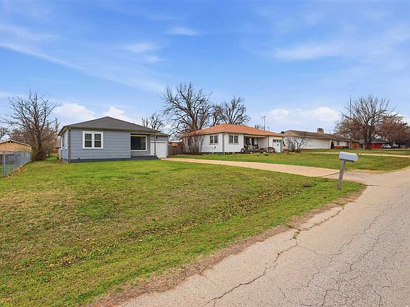 4th image of 1106 Locust St