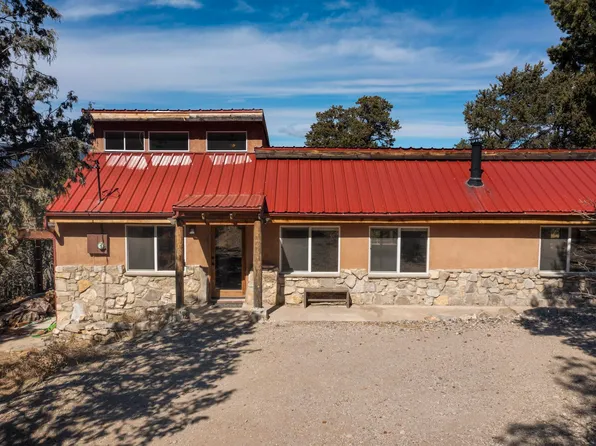 10 Crestwood Loop Dr, Tijeras, NM 87059