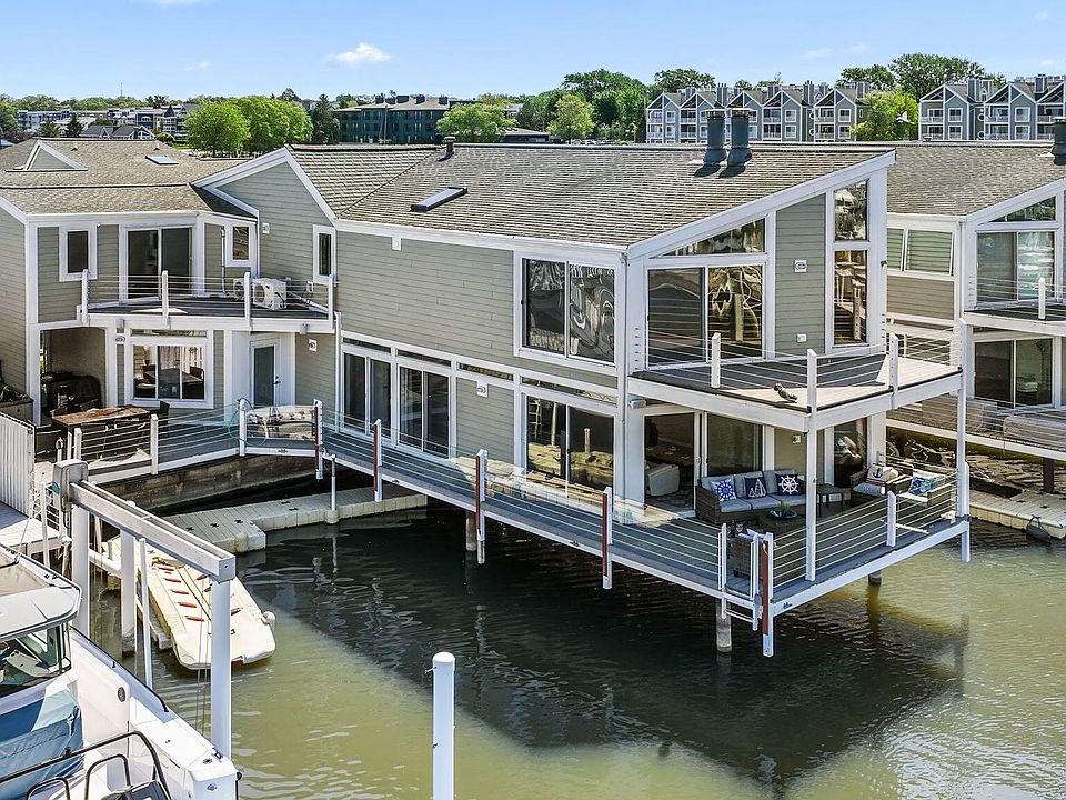 1st image of 24 Harbor Isle Dr