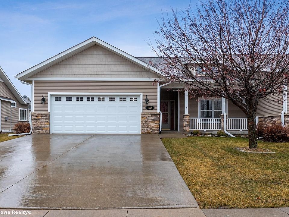 1st image of 1530 SE Holiday Crest Cir