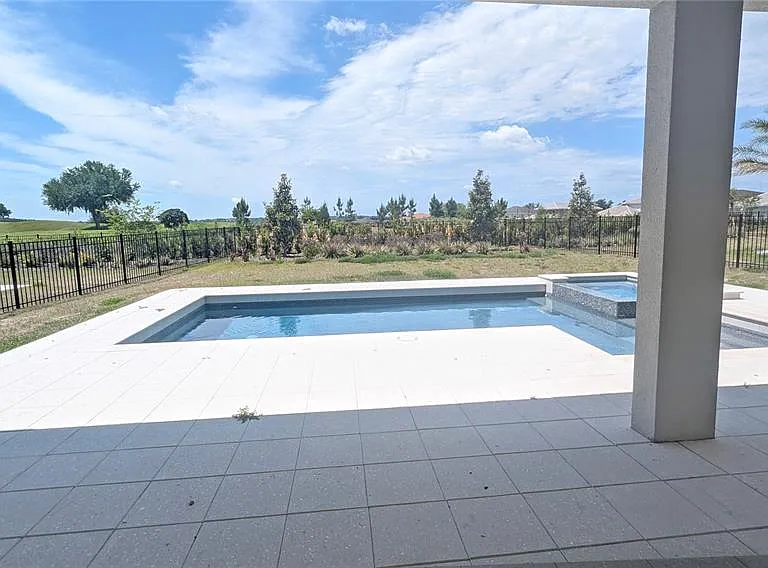 15614 Vetta Dr — Photo 34