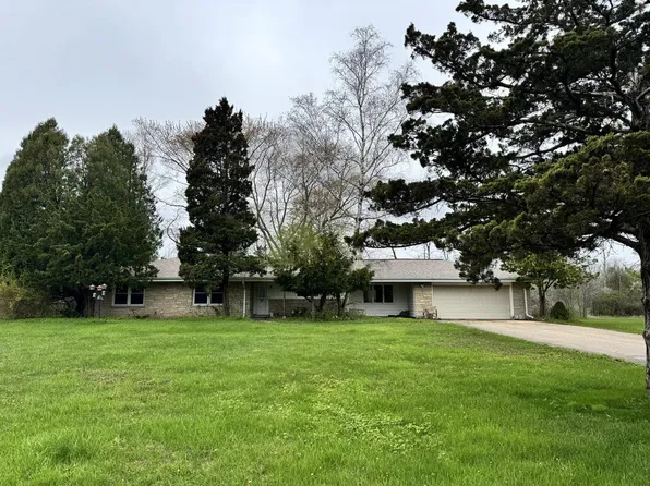 8665 N Hawthorne ROAD, Milwaukee, WI 53217