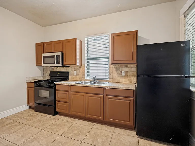 2752 Madison Ave — Photo 6
