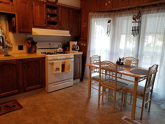 4th image of 1441 Red Clover Dr