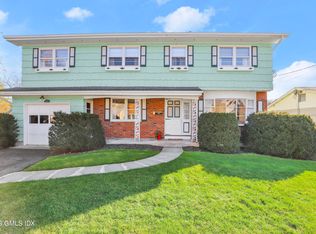 16 Upland St E, Greenwich, CT 06831