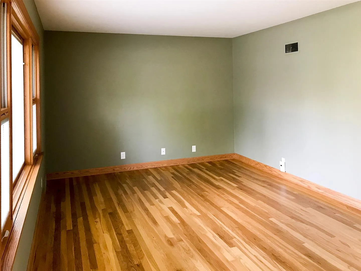 3 bed, 1152 sqft, $2,200 — Photo 2