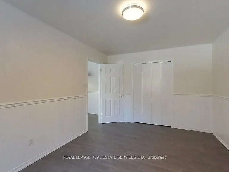 141 Castle Cres — Photo 18