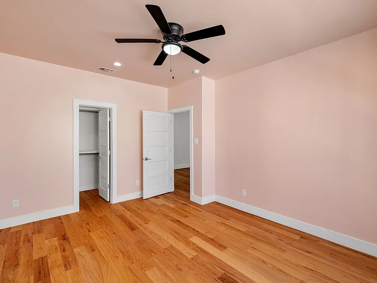 6449 Royalton Dr — Photo 35