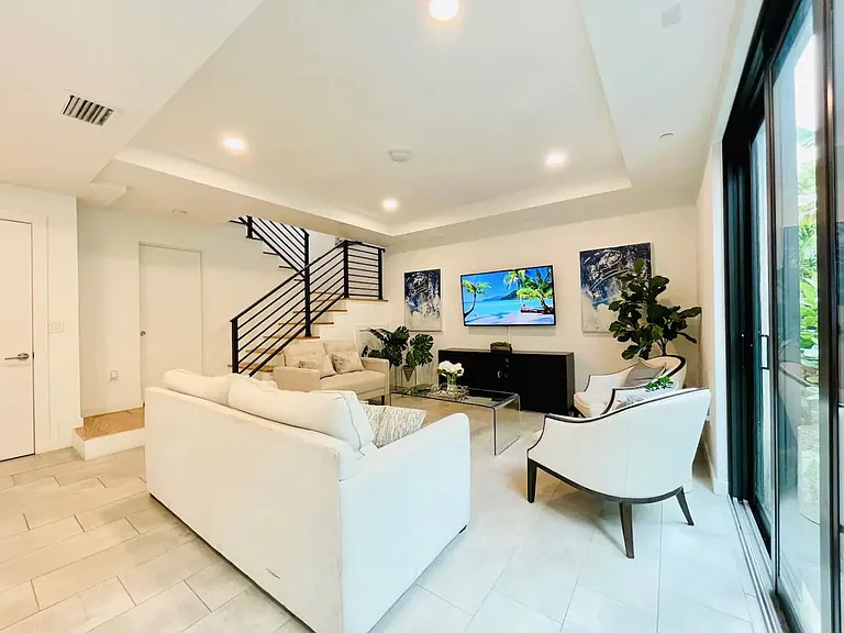 722 NE 15th Ave #1 — Photo 4