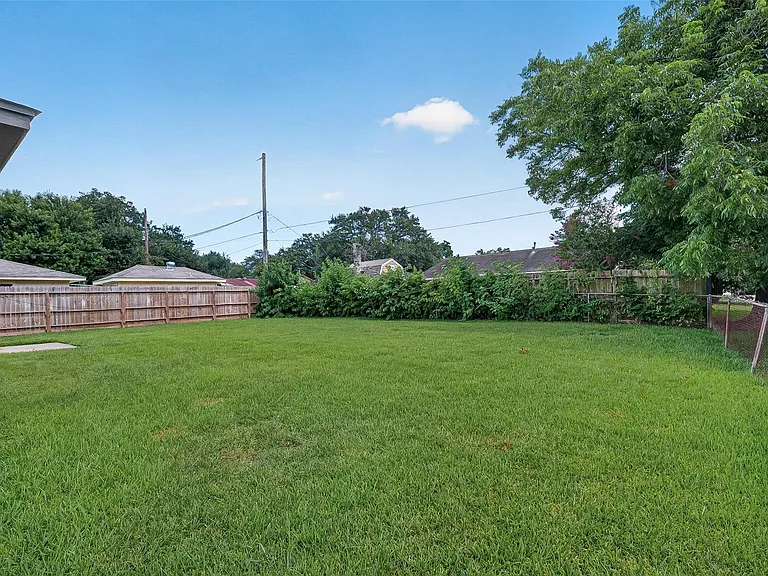 3602 Cedarcrest Dr — Photo 25